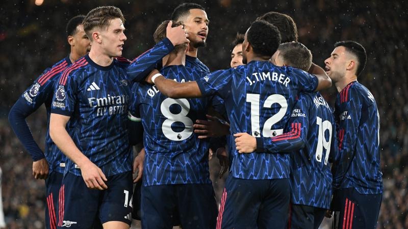 湖人现任中锋海斯：何止速度快得不像中锋，篮板也不像中锋！